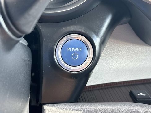 Used 2024 Toyota Sienna LE FWD image 31