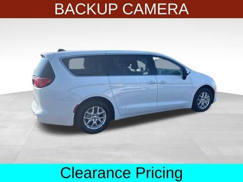 Used 2023 Chrysler Voyager LX FWD image 8
