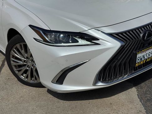 Used 2021 Lexus ES 350 w/ Accessory Package FWD image 3