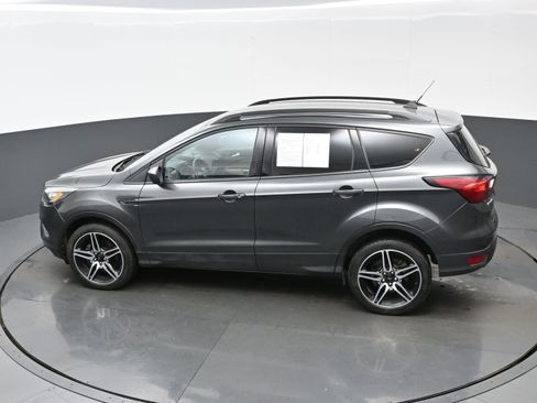 Used 2019 Ford Escape SEL image 34
