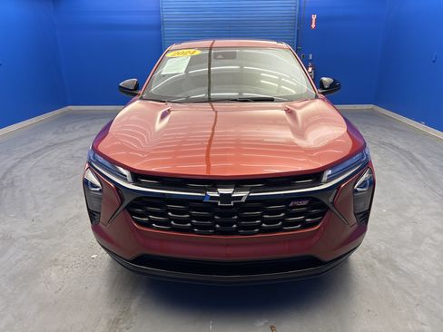 Used 2024 Chevrolet Trax RS FWD image 3
