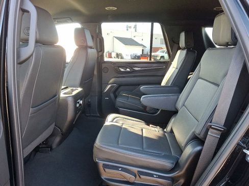 Used 2024 GMC Yukon Denali image 10