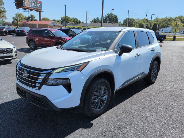 Used 2025 Nissan Rogue S FWD image 3