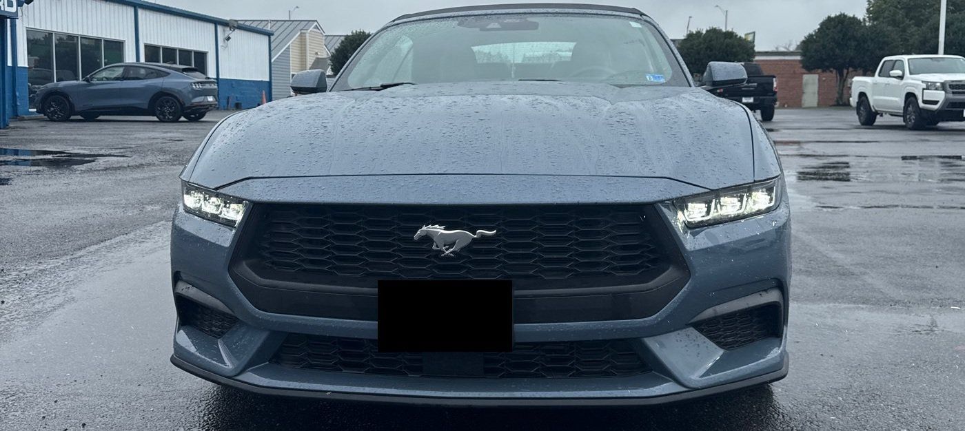 Used 2024 Ford Mustang Convertible RWD image 2