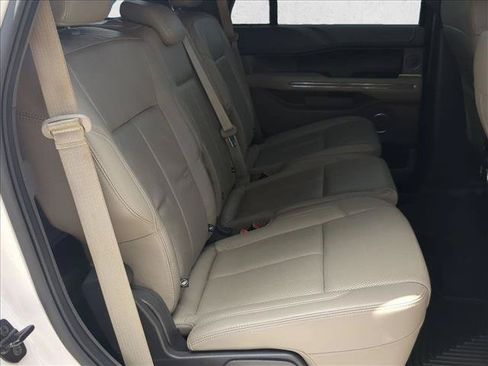 Used 2018 Ford Expedition XLT w/ Equipment Group 201A RWD image 18