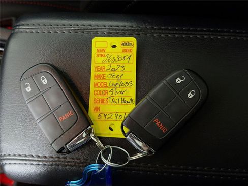 Used 2023 Jeep Compass Trailhawk w/ Sun and Sound Group AWD/4WD image 4