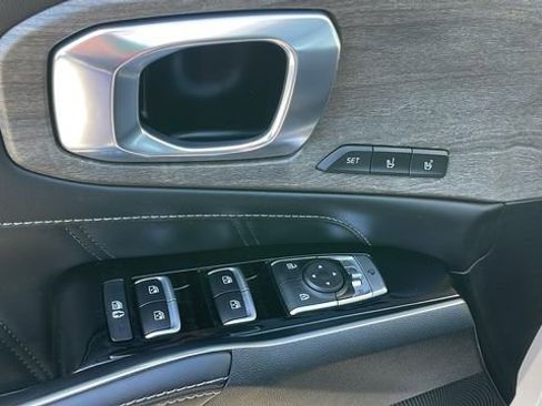 Used 2023 Kia Sorento SX Prestige image 13