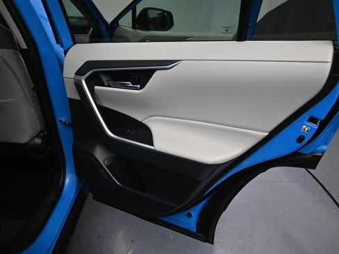 Used 2019 Toyota RAV4 XLE w/ Carpet Mat Package AWD/4WD image 20