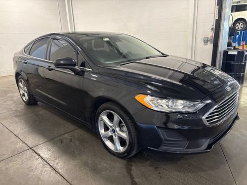 Used 2020 Ford Fusion SE FWD image 3