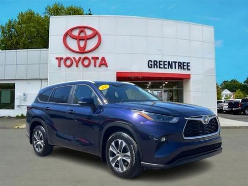 Certified 2025 Toyota Highlander XLE AWD/4WD image 1