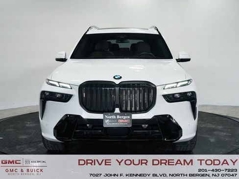 Used 2024 BMW X7 xDrive40i w/ M Sport Package image 2