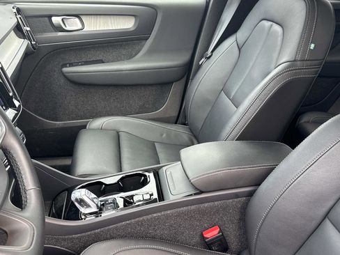 Certified 2025 Volvo XC40 B5 Plus image 18