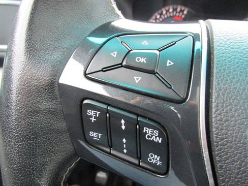 Used 2016 Ford Explorer Platinum image 17