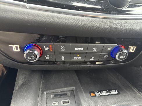 Used 2023 Buick Enclave Avenir image 29