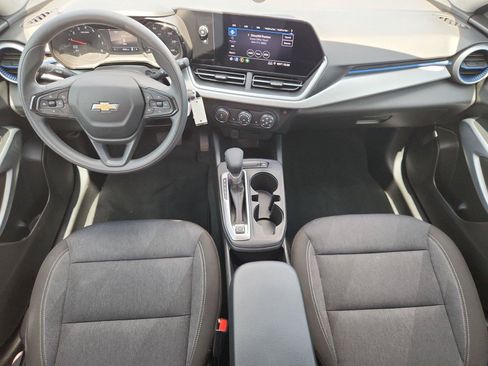 Used 2024 Chevrolet Trax LS w/ LS Convenience Package FWD image 18