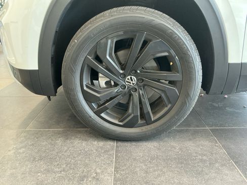 Used 2023 Volkswagen Atlas SE w/ Panoramic Sunroof Package FWD image 23