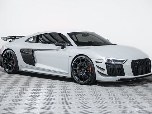 Used 2018 Audi R8 V10 plus w/ Full Leather Package image 5