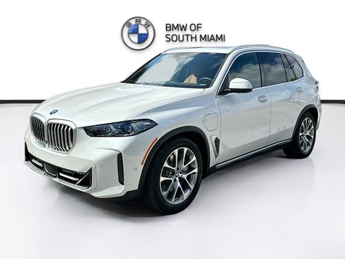 Certified 2025 BMW X5 xDrive50e image 3
