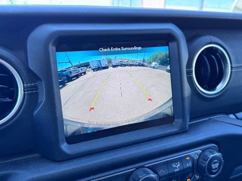 Used 2023 Jeep Wrangler Unlimited Sahara w/ Cold Weather Group AWD/4WD image 16