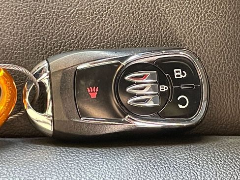 Used 2025 Buick Envista Sport Touring image 21