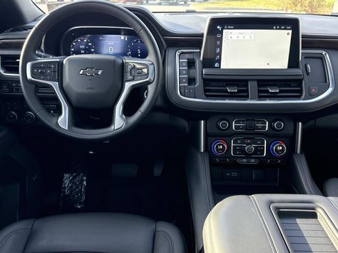 Used 2023 Chevrolet Suburban Z71 image 2