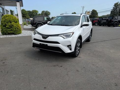 Used 2017 Toyota RAV4 XLE w/ Carpet Mat Package AWD/4WD image 19