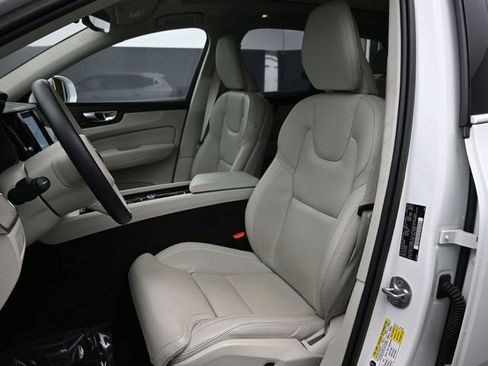 Used 2023 Volvo XC60 B5 Ultimate image 9