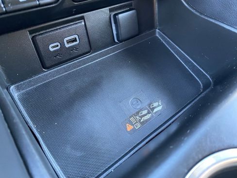 Used 2024 Chevrolet Suburban Premier image 22