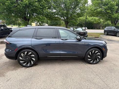 Used 2024 Lincoln Nautilus Reserve w/ Equipment Group 203A AWD/4WD image 6