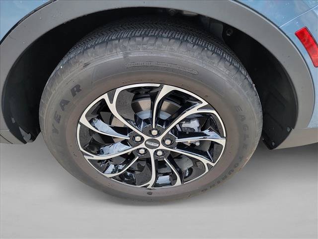 Used 2025 Lincoln Nautilus Premier AWD/4WD image 9