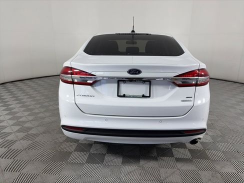 Certified 2018 Ford Fusion SE w/ Fusion SE Technology Package image 6