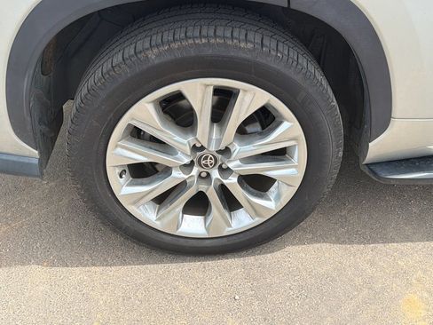 Used 2020 Toyota Highlander Limited FWD image 17
