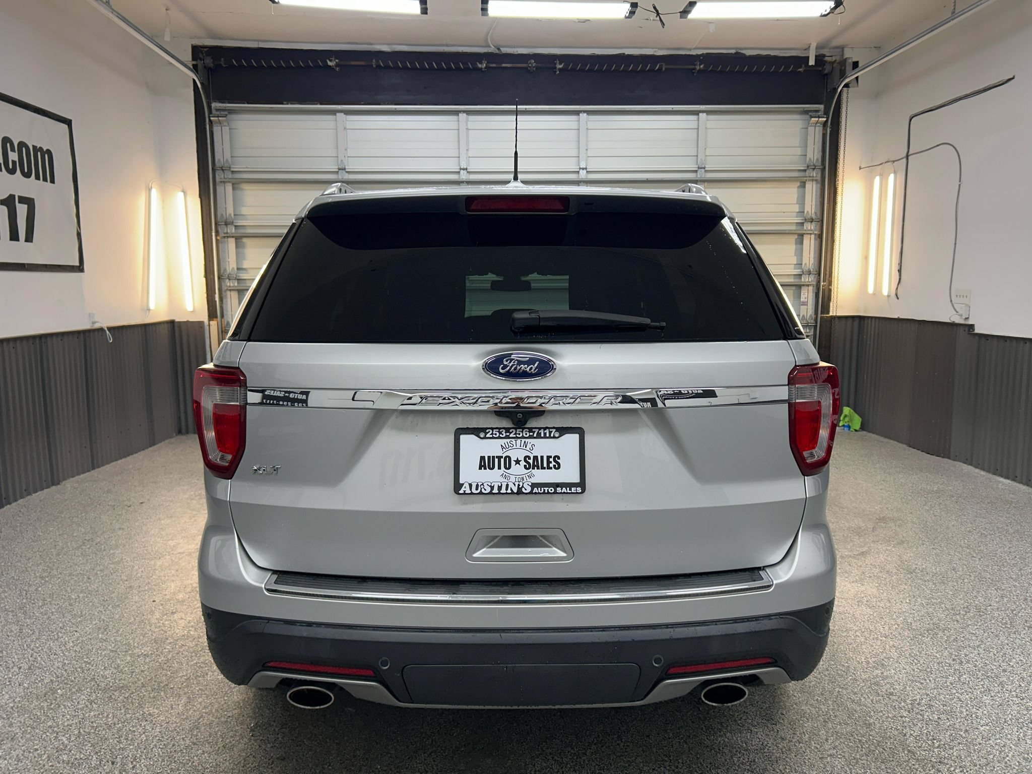 Used 2018 Ford Explorer XLT w/ Equipment Group 201A FWD image 5