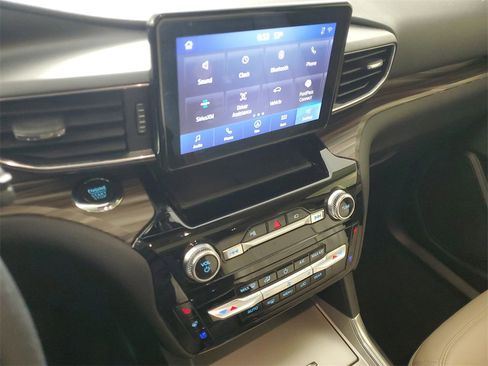 Used 2022 Ford Explorer Limited w/ Equipment Group 301A image 18
