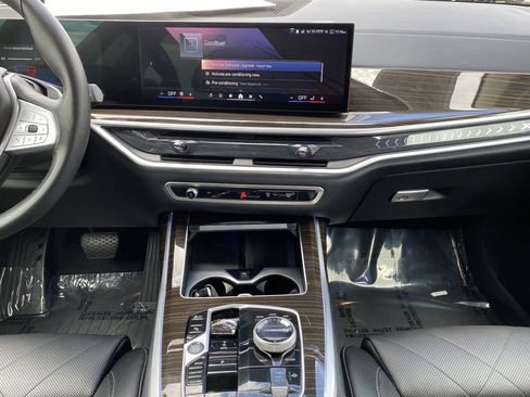 Used 2024 BMW X7 xDrive40i w/ Parking Assistance Package AWD/4WD image 29