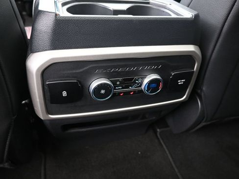 Used 2023 Ford Expedition Limited AWD/4WD image 16