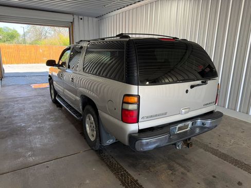 Used 2004 Chevrolet Suburban LT w/ Preferred Equipment Group image 2