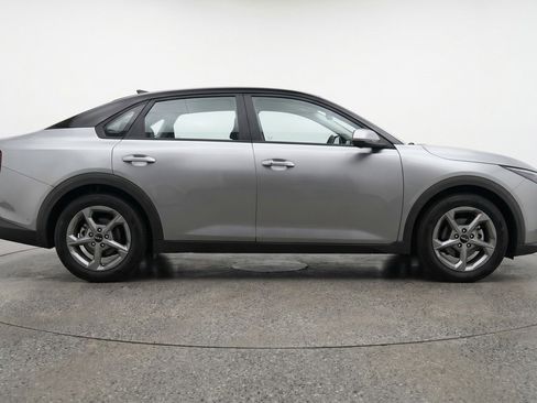 Used 2025 Kia K4 LXS image 11