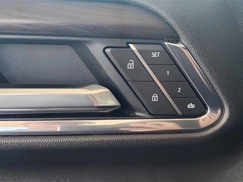 Used 2025 GMC Sierra 1500 SLT image 12