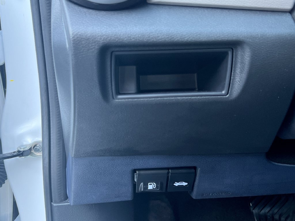 Used 2022 Nissan Versa SV FWD image 30