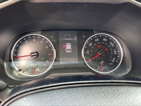 Used 2021 Toyota RAV4 XLE w/ Convenience Package FWD image 24