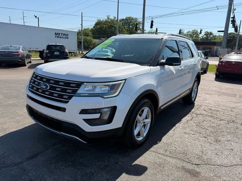 Used 2016 Ford Explorer XLT w/ Equipment Group 202A AWD/4WD image 3