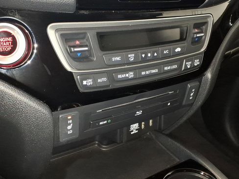 Used 2016 Honda Pilot Touring image 16