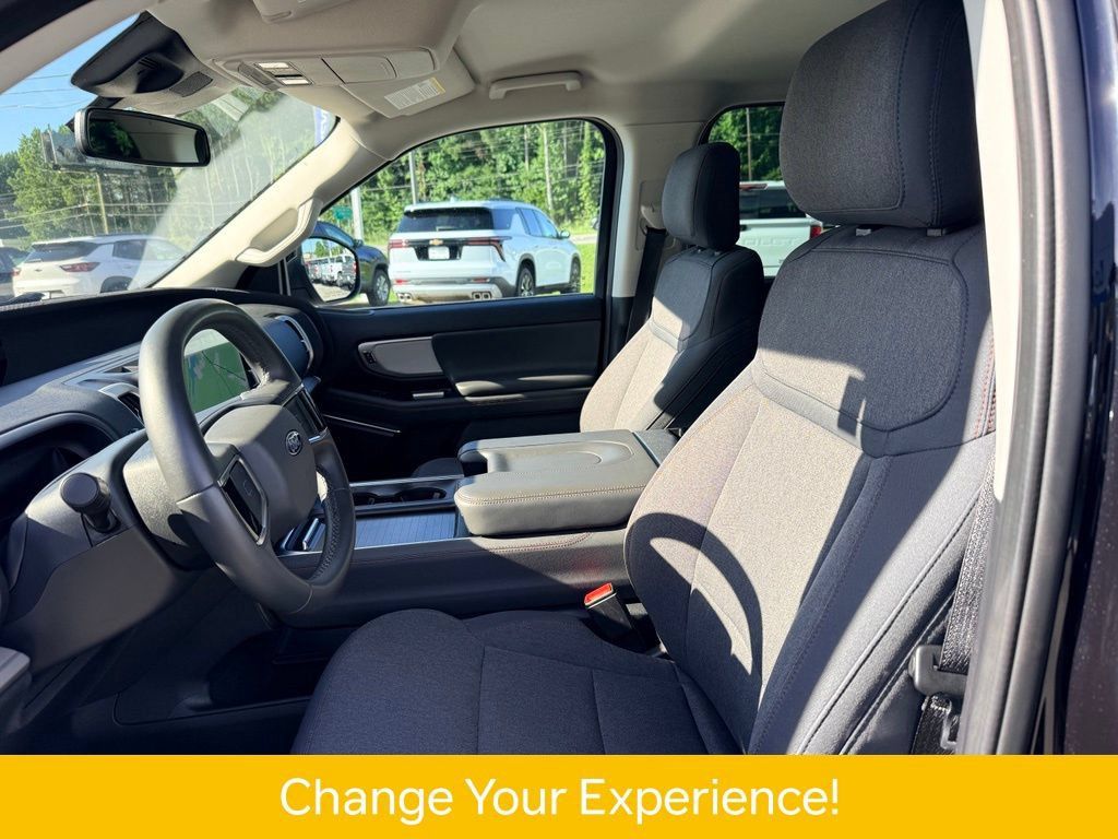 Used 2025 Ford Expedition Max Active AWD/4WD image 6