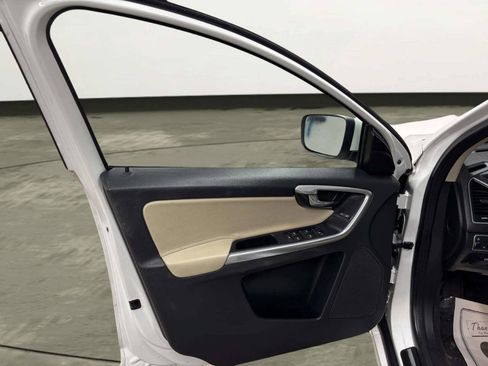 Used 2016 Volvo XC60 T5 Premier w/ Proximity Package FWD image 14