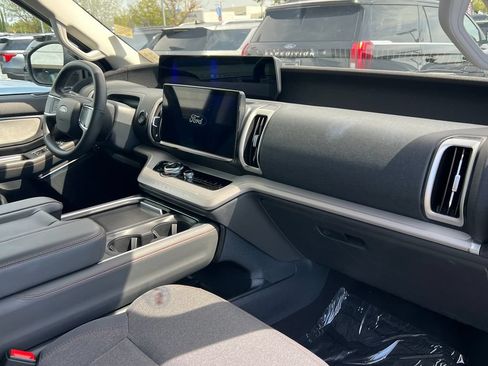 Used 2025 Ford Expedition Max Active AWD/4WD image 13