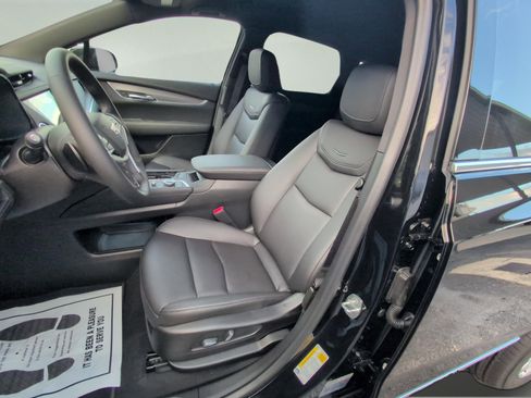 New 2025 Cadillac XT5 Luxury image 18