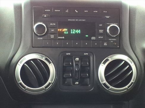 Used 2015 Jeep Wrangler Unlimited Sahara w/ Connectivity Group image 6