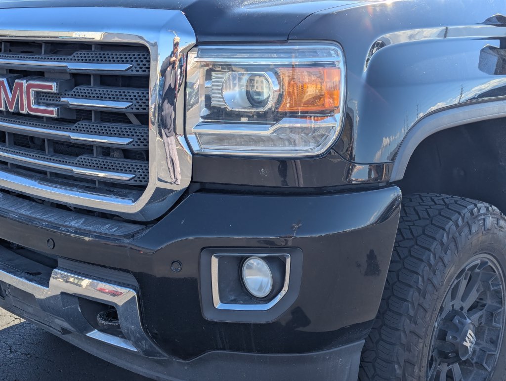 Used 2017 GMC Sierra 2500 SLT w/ All Terrain HD Package AWD/4WD image 11