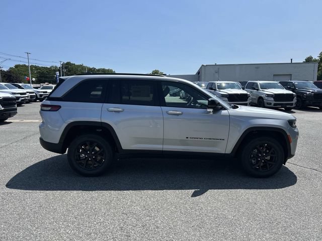 New 2026 Jeep Grand Cherokee Altitude AWD/4WD image 2